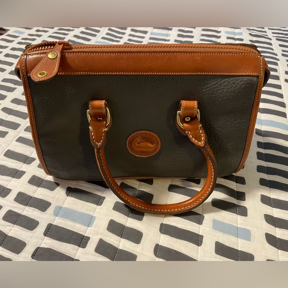 Dooney and Bourke Vintage Handle Bag 👜